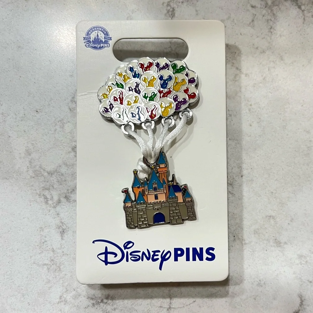 Disneyland Castle with Balloons Pin - Picture 1 of 3
